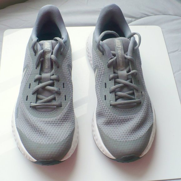 ❤️ Nike Revolution 5 Running Shoe Gray Platinum Size 5.5 Women's Sneakers - Picture 4 of 9